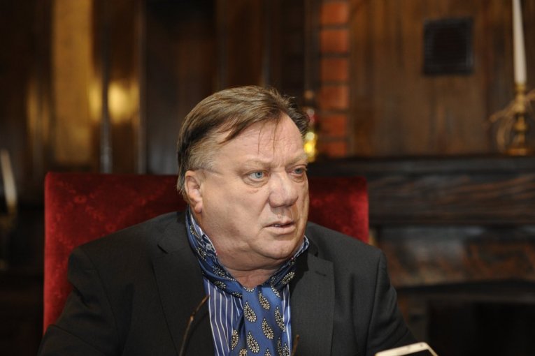 Halid Bešlić, pevač