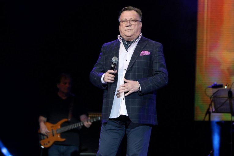Halid Bešlić, pevač