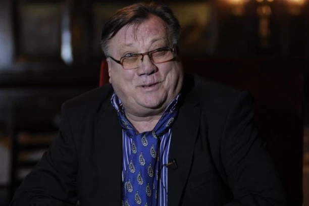 OVAJ PEVAČ JE UNUK HALIDA BEŠLIĆA: Nakon njegove smrti sve isplivalo na videlo! (FOTO)