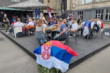 LUDNICA U RIGI: Srbi okupirali letonsku prestonicu pred duel sa Portugalom! (FOTO GALERIJA, VIDEO)