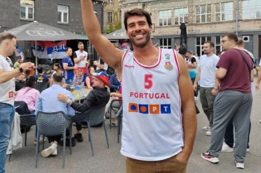 SPORTISSIMO U RIGI: IZJAVA PORTUGALSKOG NAVIJAČA ĆE VAS NASMEJATI DO SUZA! Slavio sa Srbima, pa dao urnebesnu prognozu utakmice! (VIDEO)