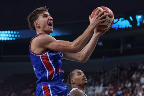 PA, OVO JE APSOLUTNI HIT: Poznata srpska PEVAČICA ima recept za Bogdana Bogdanovića! (FOTO)