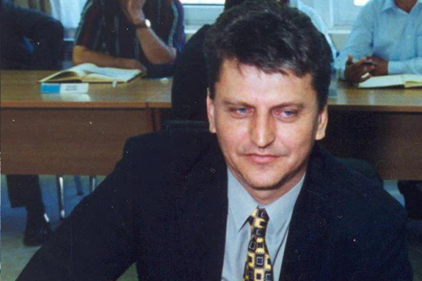 TAJNE BELE KNJIGE O CRNOGORSKOJ MAFIJI! U Podgorici ubijen inspektor Slavoljub Šćekić! ZNAO SVE TAJNE PODZEMLJA!