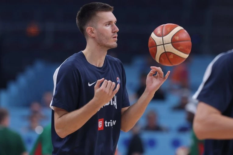 SAŠA VEZENKOV ODBIJA DA PRIČA O PETRUŠEVU: Ne gledam koga imam naspram sebe...