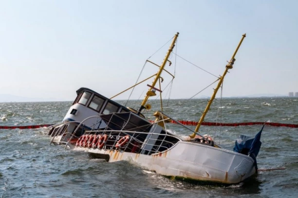 PREVRNUO SE BROD, NAJMANJE 70 MRTVIH! Horor - strahuje se da broj nije konačan!