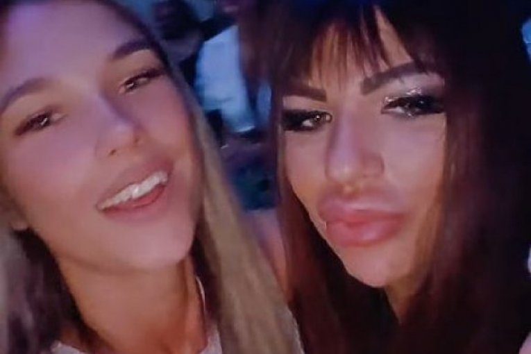 Miljana sa sestrom Anom