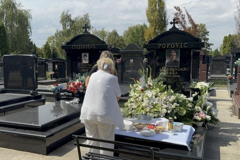 Sestra Saše Popovića stigla na pomen