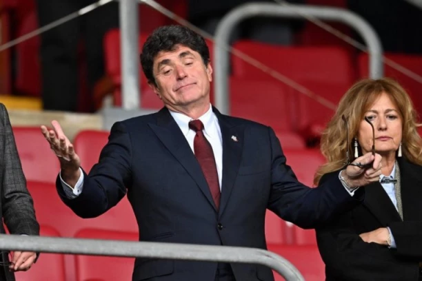 "BIZNIS NEMA DUŠU, SVI ĆE ONI UZETI NOVAC" - Bezobrazluk blokaderskih medija nema granice! Šolak samo od bonusa strpao 250 miliona u džep