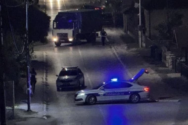 JEZIVA NESREĆA U ARILJU! Sudarili se auto saobraćajne policije i kamion! (FOTO)