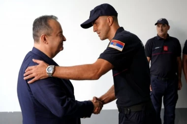 VEĆA VIDLJIVOST NA TERENU, VEĆA BEZBEDNOST ZA SVE: Ivica Dačić iz Osečine: "ŠTO VEĆI BROJ PRIPADNIKA POLICIJE KOJI ĆE SLUŽITI GRAĐANIMA"