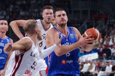 TESNO NA KRAJU, ALI POBEDA: Srbija na leđima rekordera Nikole Jokića došla do TREĆEG UZASTOPNOG TRIJUMFA!