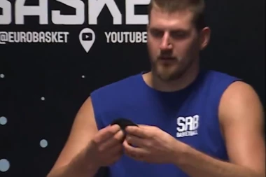 ZABRINUTA FACA JOKIĆA NAKON TEŠKOG PADA! Isplivao snimak, evo kako izgleda RUKA Nikole! (VIDEO)