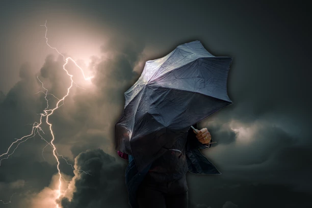 GIGANTSKA OLUJA STIŽE I DONOSI POTOP! Narod je već počeo da se sprema za užas