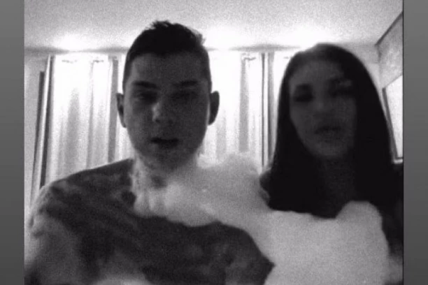 ENA I PEJA NASTAVLJAJU DA INTRIGIRAJU JAVNOST! Objavili video goli iz kade, pa uradili OVO! (VIDEO)