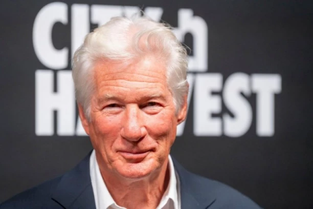 RIČARD GIR DANAS NAPUNIO 76 GODINA, A LJUBI OVU LEPOTICU! Glumac u braku sa skoro četiri decenije mlađom!