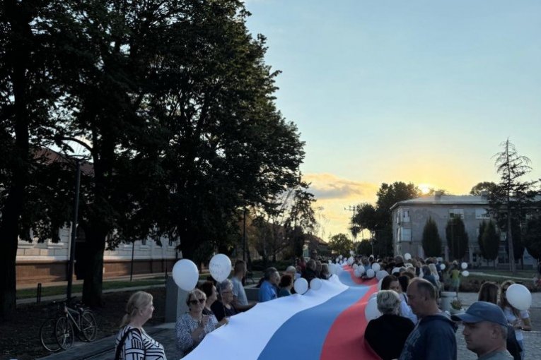 Slike koje su obišle Srbiju