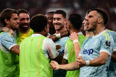 PRORADILI KAD JE BILO NAJPOTREBNIJE! Vlahović pogodio na Kostićevu asistenciju za pobedu Juventusa! (VIDEO)