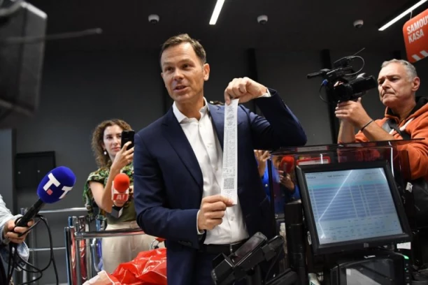 SINIŠA MALI OBAVIO KUPOVINU PO JEFTINIJIM CENAMA! Evo koliko je novca uštedeo ministar finansija