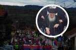 UMIROVLJENI VLADIKA FILARET PREDVODIO KOLONU U PRIJEPOLJU! Molitvom protiv blokada: „Hoću moju Srbiju nazad“