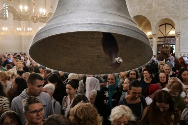 EVO ZAŠTO NA LITURGIJU TREBA DA UĐETE PRE ZVUKA ZVONA: Savet duhovnika zlata vredan - ima veze sa Bogorodicom