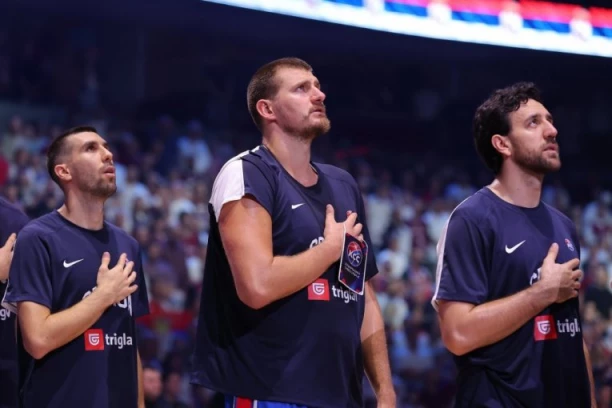 BRAVOOOOOO! Srpski navijači na neverovatan način bodre Vasilija Micića!