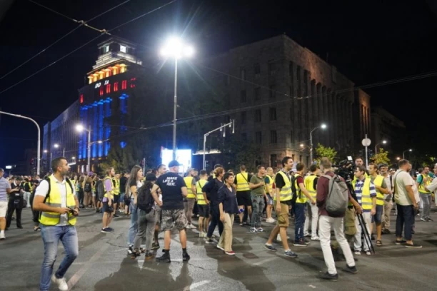 PUKLI BLOKADERI! Širom Srbije ih bilo manje od 20.000, u Beogradu oko 10.000: Na ulici se nalazila i deca