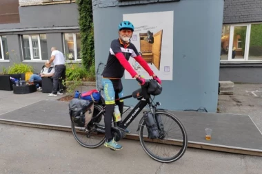 NA DVA TOČKA STIGAO PO ZLATO: Zoran biciklom prevalio 1.900 kilometara da bude talija "orlovima" (FOTO, VIDEO)