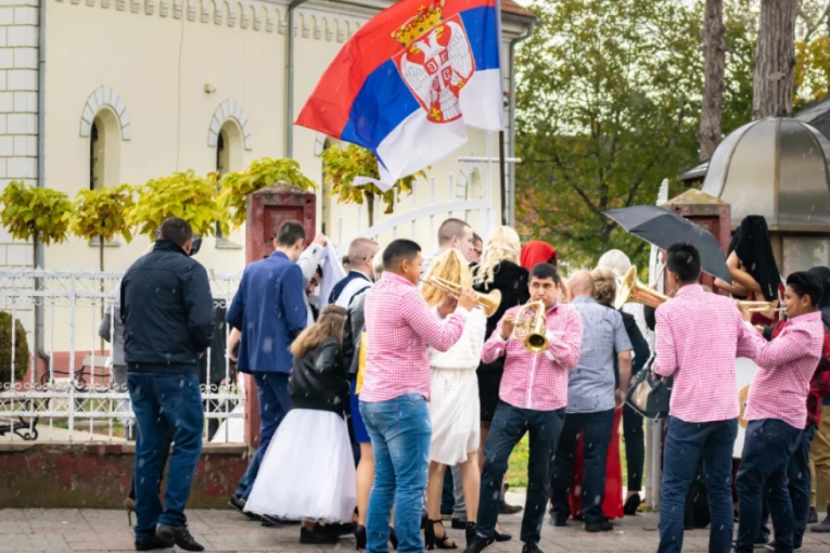 IZBIO HAOS NA SRPSKOJ SVADBI: Mladenci strogo naglasili da deca nisu dobrodošla, ali OVO jeste!