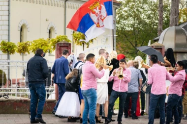 IZBIO HAOS NA SRPSKOJ SVADBI: Mladenci strogo naglasili da deca nisu dobrodošla, ali OVO jeste!