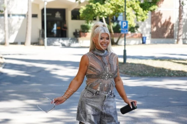 DARI BUBAMARI LEGLO NA RAČUN 390 DOLARA! Pevačica u ŠOKU, otkrila detalje!