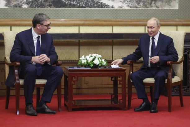 VUČIĆ I PUTIN UZ OSMEHE I BEZ PREVODIOCA: Evo kako je izgledao razgovor NA RUSKOM u Pekingu! (VIDEO)