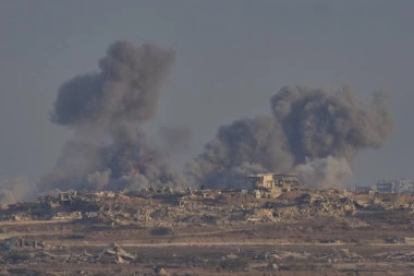 IRANCI RAKETAMA ZATRPALI IZRAEL I AMERIČKE BAZE: Oblak dima iznad aerodroma u Tel Avivu, PRŠTI OD UDARA (VIDEO)