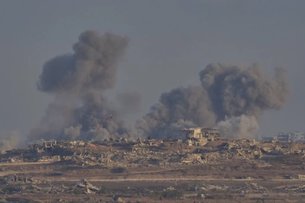 IRANCI RAKETAMA ZATRPALI IZRAEL I AMERIČKE BAZE: Oblak dima iznad aerodroma u Tel Avivu, PRŠTI OD UDARA (VIDEO)