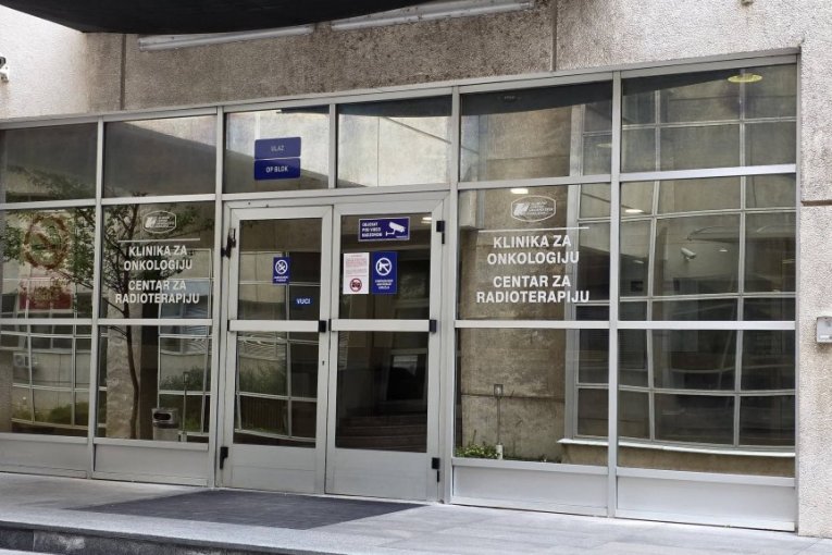 Ovde se leče Halid Bešlić i njegova supruga Sejda