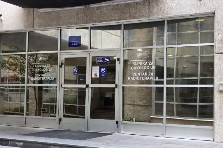 Ovde se leče Halid Bešlić i njegova supruga Sejda