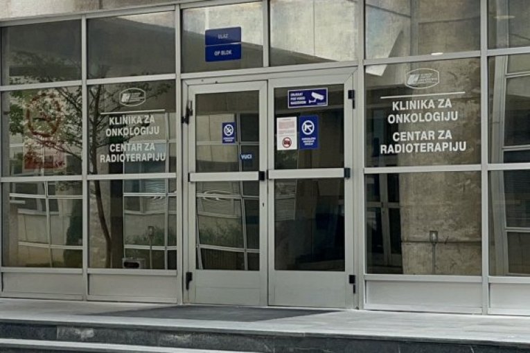 Ovde se leče Halid Bešlić i njegova supruga Sejda