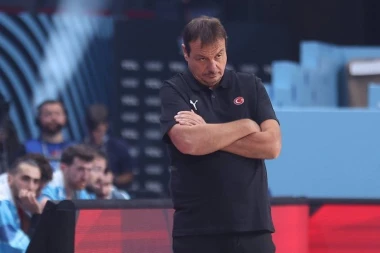 ATAMAN SE IZVINIO NACIJI, PA ZAPLAKAO: Emotivne scene na dočeku turskih košarkaša! (VIDEO)