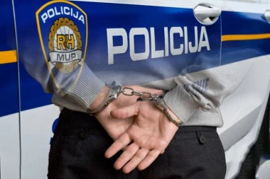 SRBIN UHAPŠEN NA GRANICI SA HRVATSKOM! Čim je dao dokumenta, policija mu stavila lisice na ruke! Tražili ga dve godine, OVO GA JE ODALO!