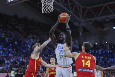 ITALIJA NAKON UŽASNOG STARTA SRUŠILA ŠPANIJU: Poceko oduševljen, Skariolovoj ekipi nije pomoglo ni 38 šutnutih trojki!