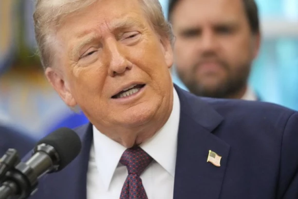 TRAMP PONOVO ŠOKIRAO ODLUKOM: Označio sopstveni rođendan kao praznik!