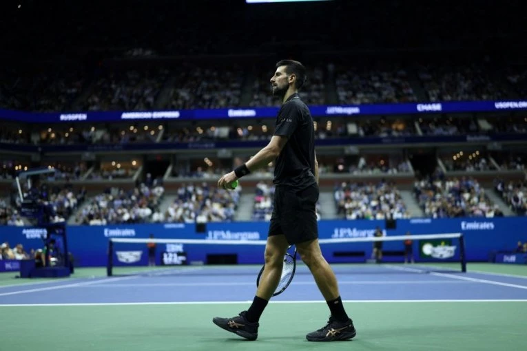 ONA JE ZASENILA ČAK I NOVAKA! Svi su gledali samo u nju (VIDEO)