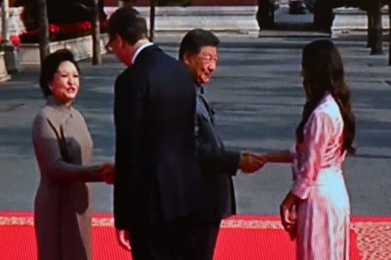 RAME UZ RAME SA SVETSKIM LIDERIMA! Pravo iz Pekinga - moćna slika predsednika Vučića na paradi kod Sija! (FOTO)