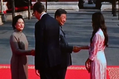 RAME UZ RAME SA SVETSKIM LIDERIMA! Pravo iz Pekinga - moćna slika predsednika Vučića na paradi kod Sija! (FOTO)