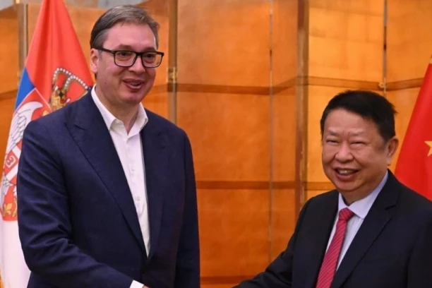 VUČIĆ U PEKINGU SA PREDSTAVNICIMA KOMPANIJE "CIĐIN"! Važan sastanak s jednim od najvećih kineskih investitora u Srbiji! (FOTO)