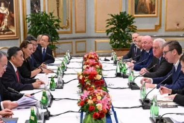 "POSVETILI SMO PAŽNJU BUDUĆIM ULAGANJIMA!" Vučić se sastao sa predstavnicima kompanija CRBC! (FOTO)