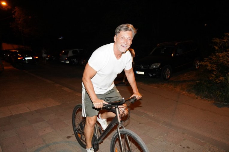 Boško Jakovljević vozi biciklu