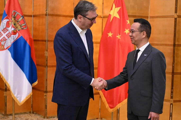 JOŠ JEDAN SUSRET SA VELIKOM KOMPANIJOM U PEKINGU! Vučić: Srbija mora da uhvati voz nove tehnološke revolucije i zato smo s liderima u razvoju LETEĆIH AUTOMOBILA (FOTO)