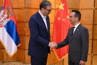 JOŠ JEDAN SUSRET SA VELIKOM KOMPANIJOM U PEKINGU! Vučić: Srbija mora da uhvati voz nove tehnološke revolucije i zato smo s liderima u razvoju LETEĆIH AUTOMOBILA (FOTO)