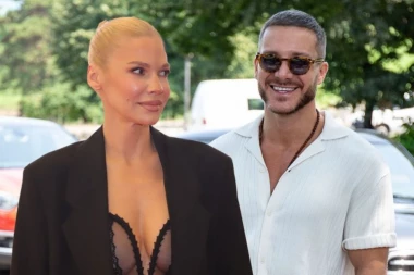 SKINULA SE NATAŠA BEKVALAC! Muškarci odlepili - Saša Kovačević joj odmah poslao PORUKU! (FOTO)