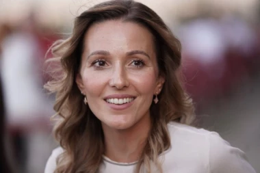 ZAŠTO SRBI NE VOLE JELENU ĐOKOVIĆ? Novakova supruga godinama na udaru navijača (ANKETA)